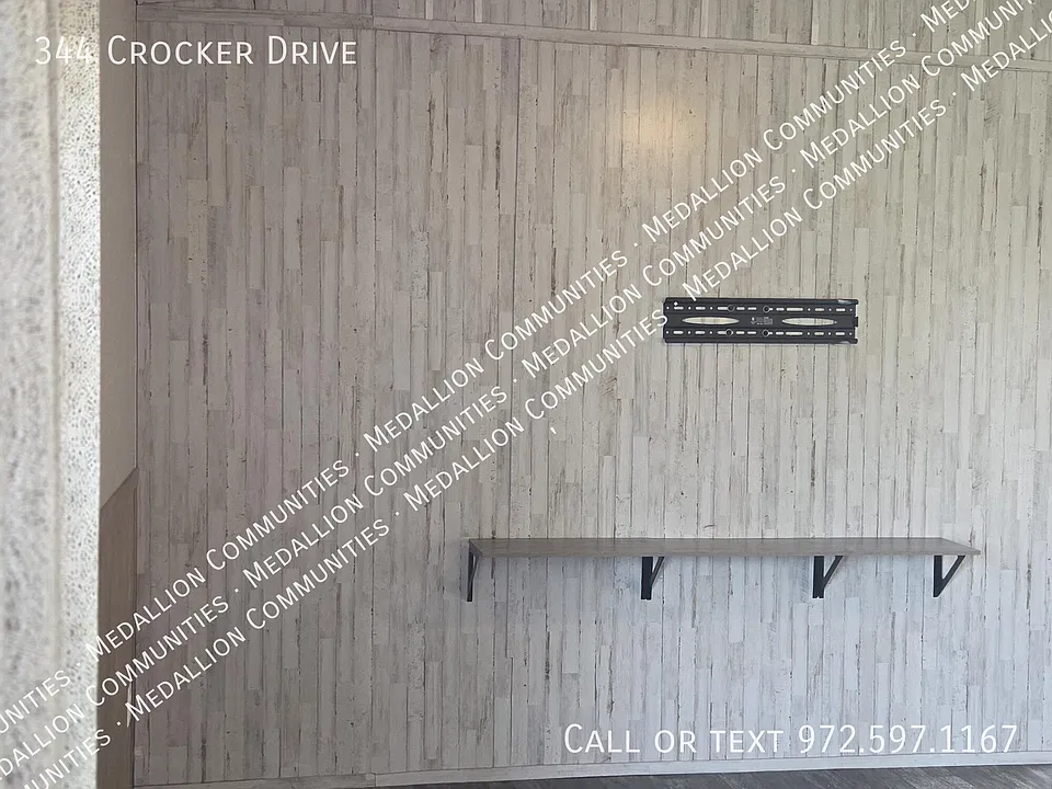 344 Crocker Dr