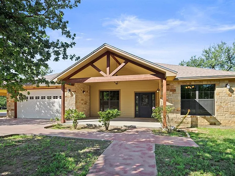 1404 Kings Valley Dr — Photo 4