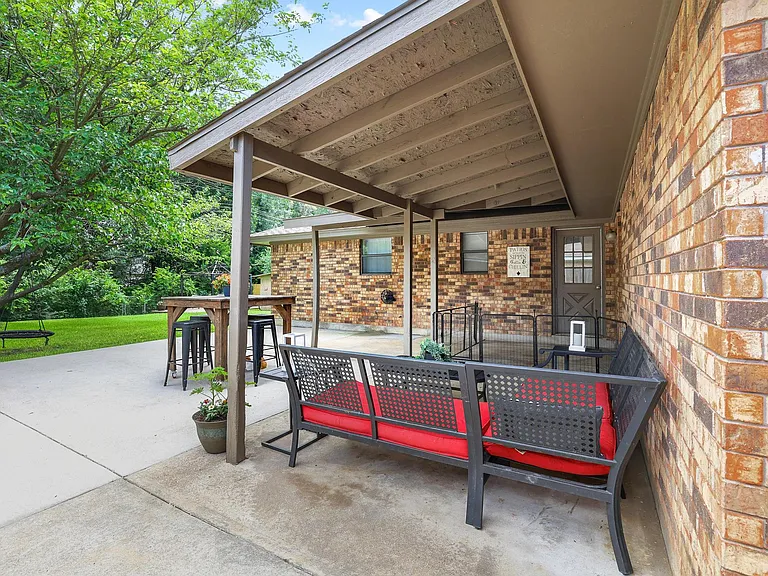 713 Patricia Dr — Photo 23