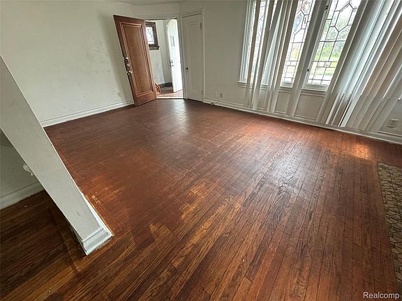 3rd image of 4869 Haverhill St