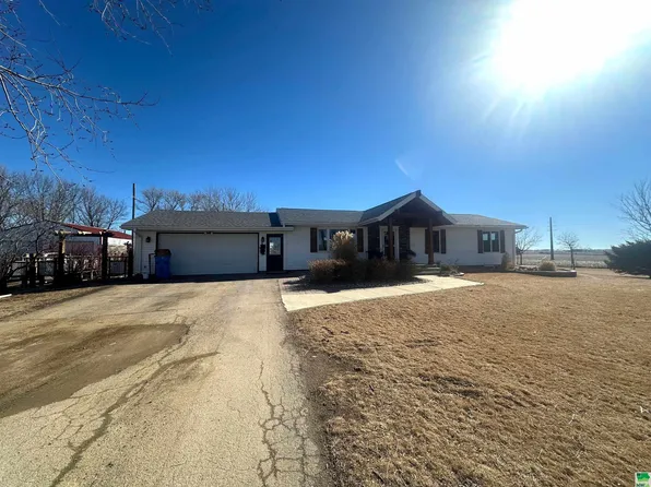 2020 S 5th Ave, Sheldon, IA 51201