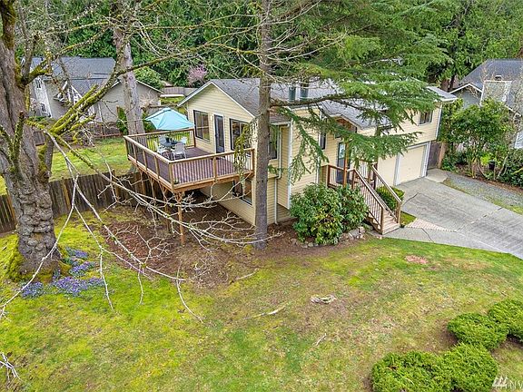 2nd image of 1324 220th Pl NE