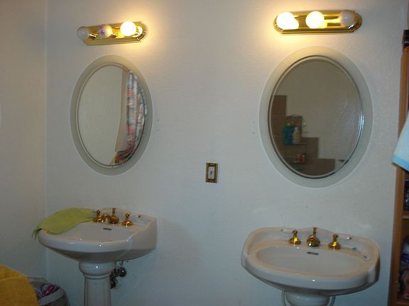 double sink in master bathroom