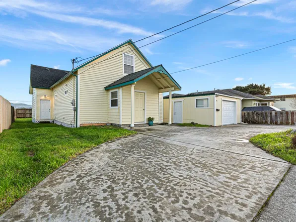 237 3rd St, Crescent City, CA 95531