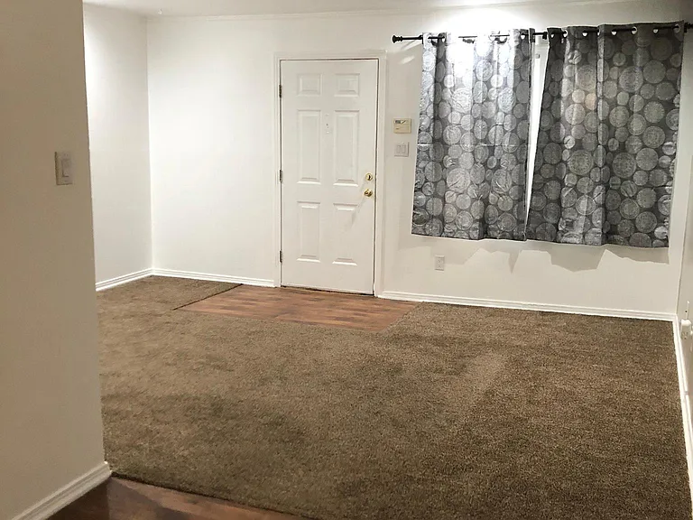 607 N Duck St — Photo 7