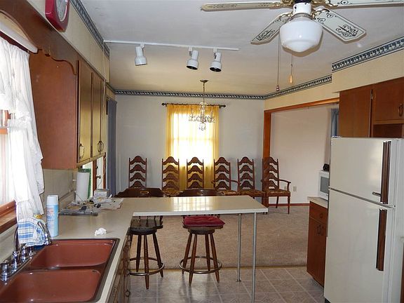 4th image of 909 W Association St