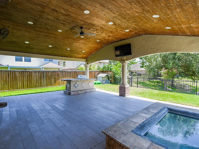 16915 Locust Springs Dr — Photo 35