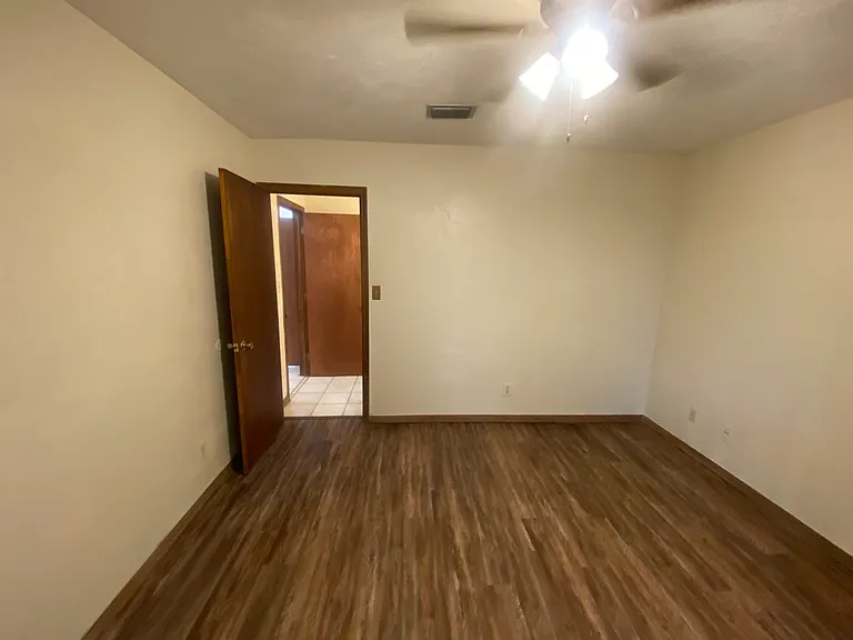1102 Green Tree Ct #F — Photo 19