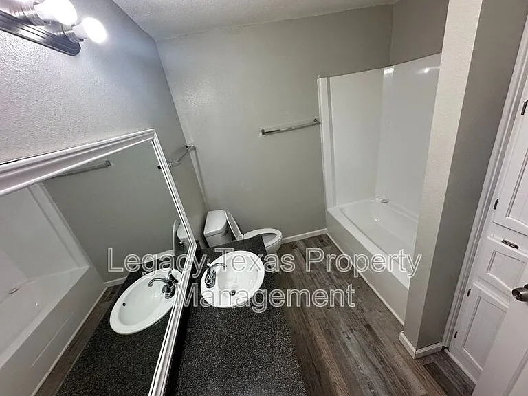 1608 Sun Valley Dr #D — Photo 8