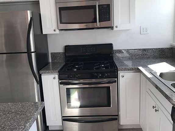 2nd image of 1542 1/2 Pine Ave #1544