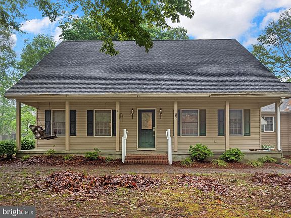 3rd image of 10 Manor Dr
