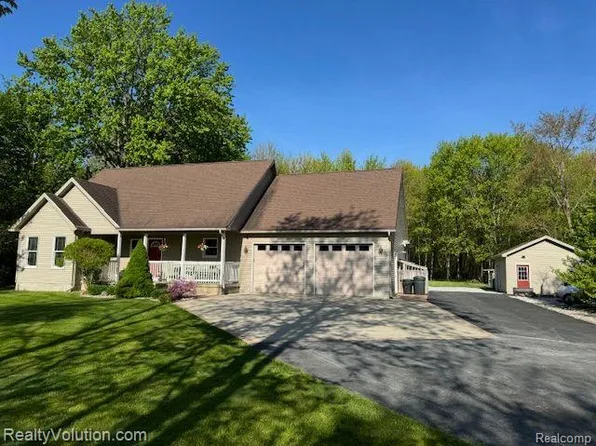 3549 Bricker Rd, Avoca, MI 48006