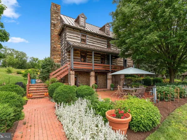 3646 Meadow View Rd, Manheim, PA 17545