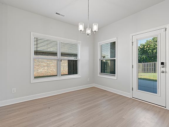 4th image of 157 Cherry Laurel Dr