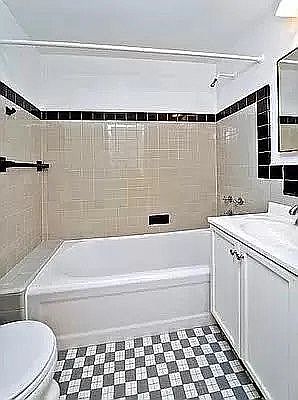 5th image of 200 W 20th St APT 807