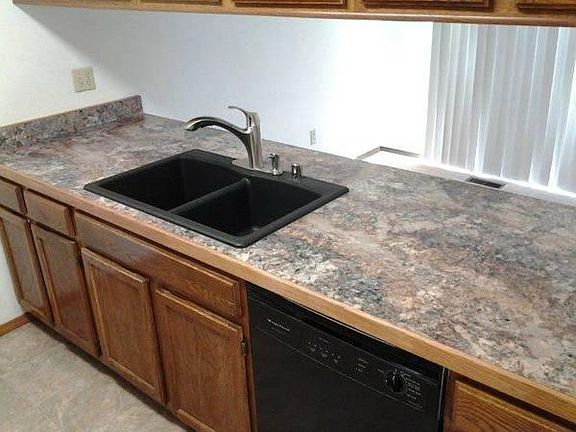 4th image of 5540 Windflower Cir #B