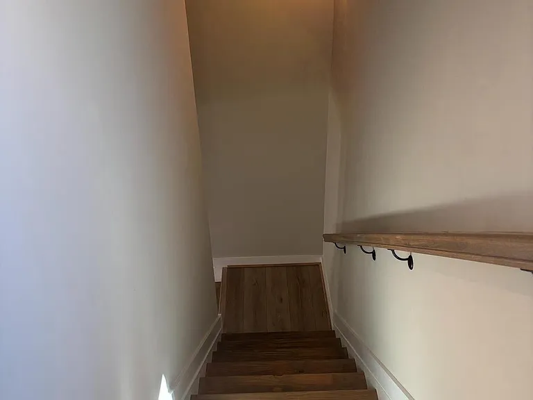 129 Evans St — Photo 45