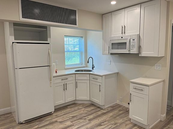 3rd image of 306 Prescott St #B