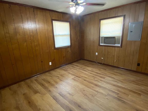 4th image of 1221 Lake Dr #37