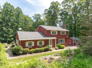 107 Flat Rock Dr, Ridgefield, CT 06877