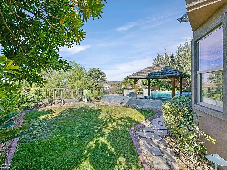 2184 Pont National Dr — Photo 24