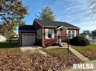 305 E South St, Mount Sterling, IL 62353