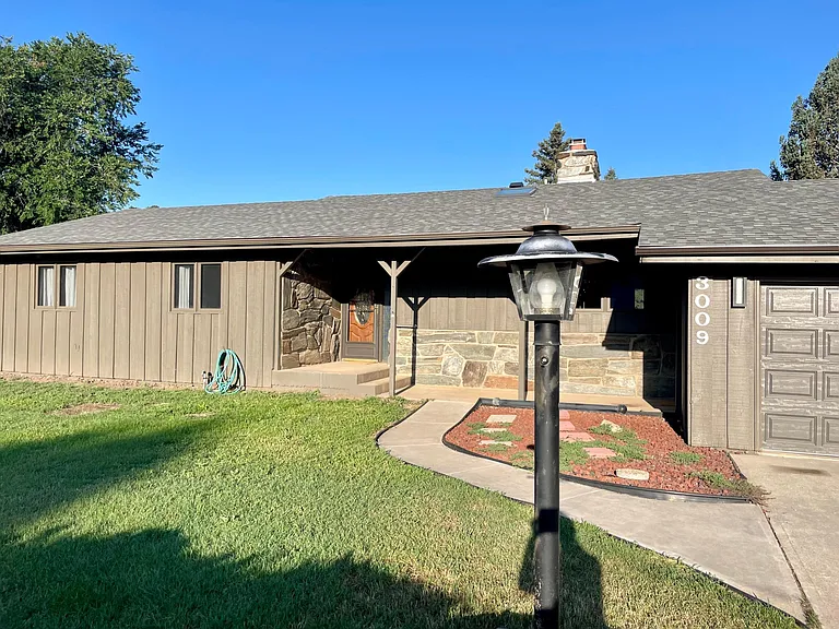 3009 Meadowbrook Dr — Photo 2