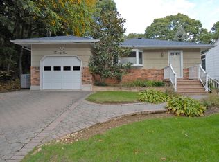 21 Fletcher Pl, Melville, NY 11747