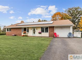 35 Sturgis Rd, Kendall Park, NJ 08824