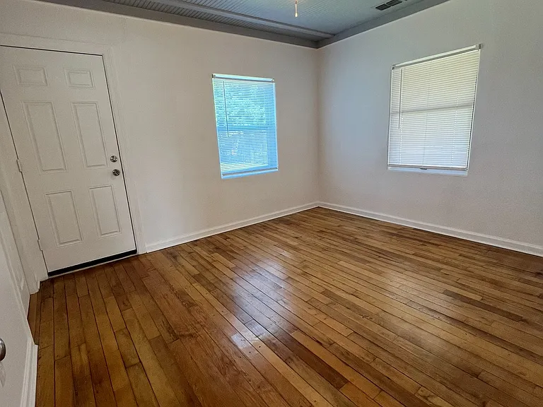 412 Riverside Dr — Photo 6