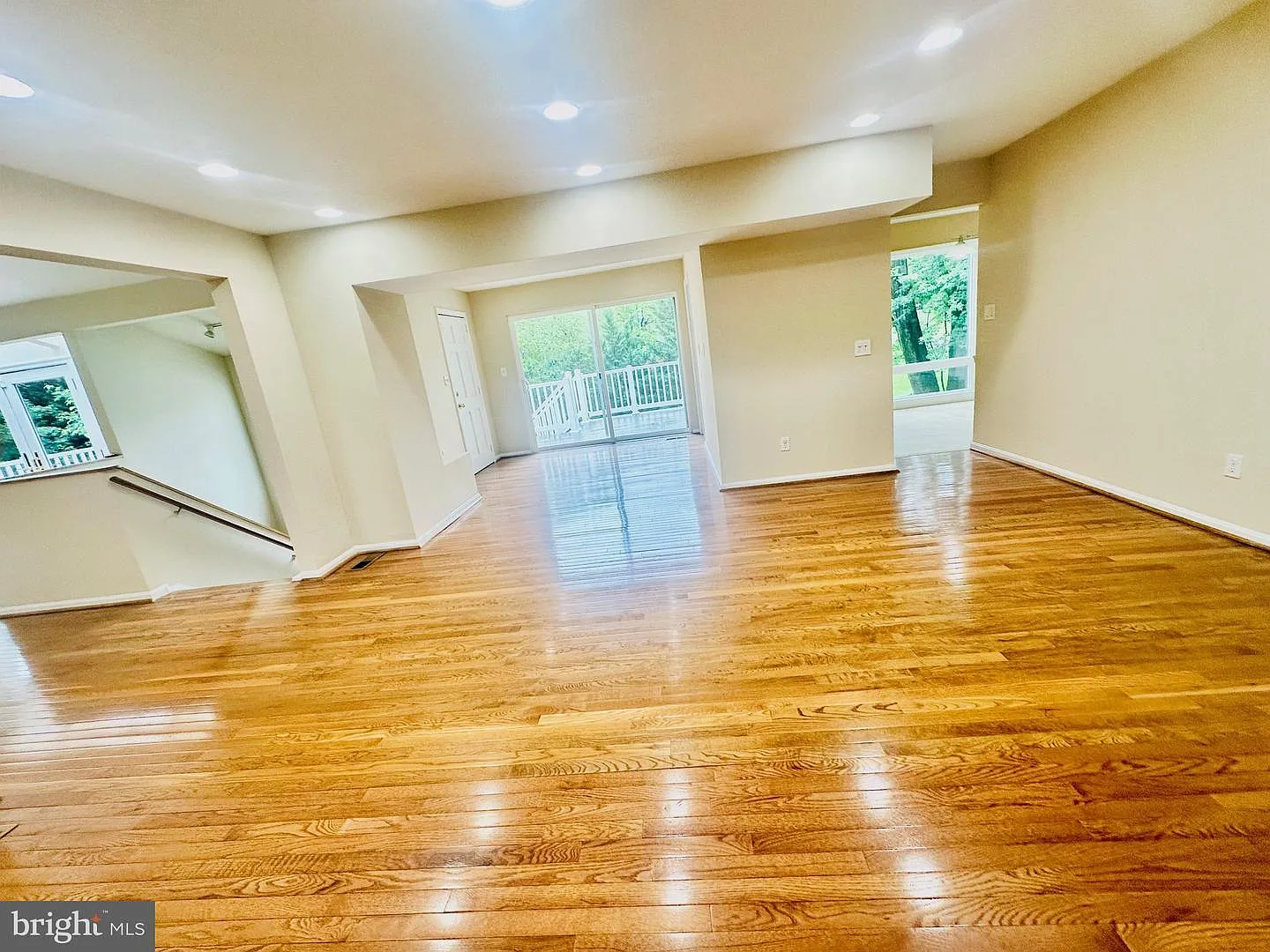 5 bed, 3.5 bath, 2674 sqft, $4,300 — Photo 4