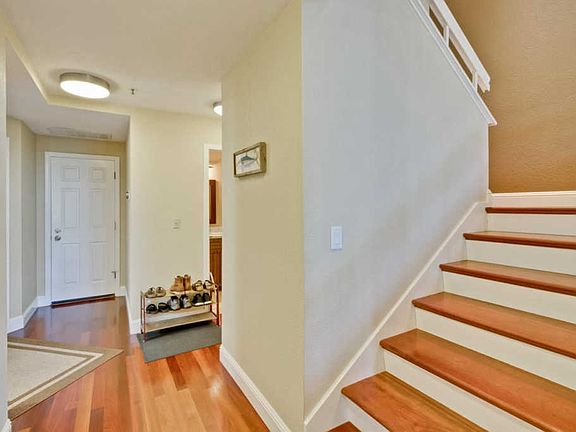 2nd image of 215 Roosevelt Ave