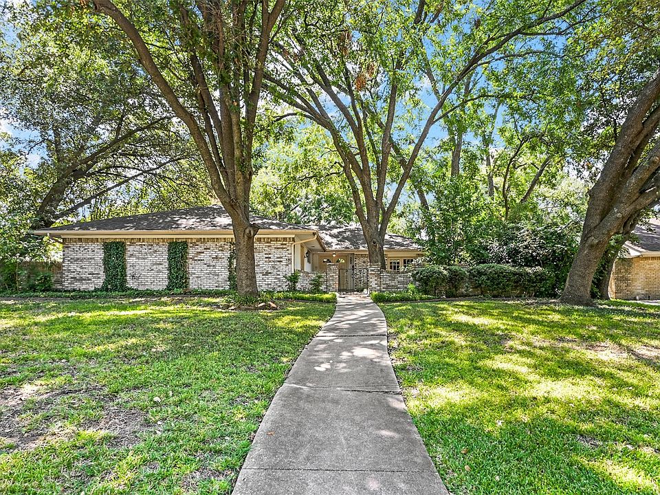 1st image of 302 Xavier Dr