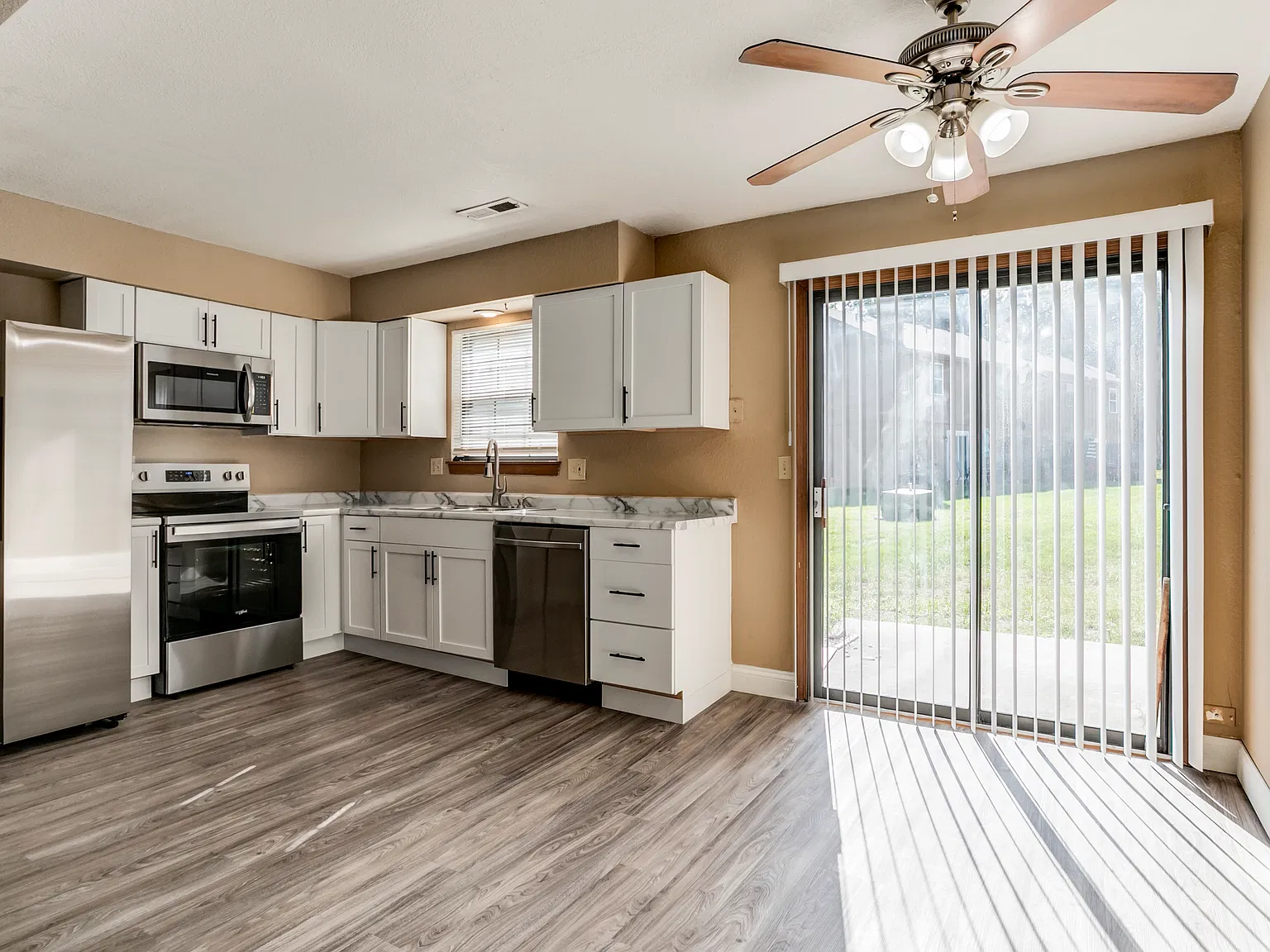 2 bed, 1.5 bath, 1162 sqft, $1,575 — Photo 3