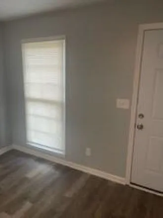 2 bed, 1018 sqft, $950 — Photo 2