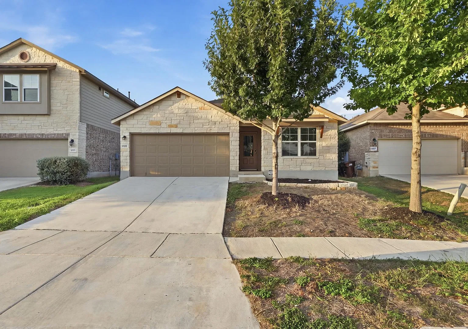 Move-In Ready 4BR/2BA — Photo 2