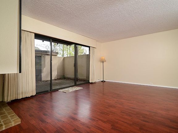 4th image of 660 Woodside Sierra Unit 1