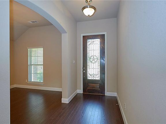 4th image of 415 Sunnyside Ln