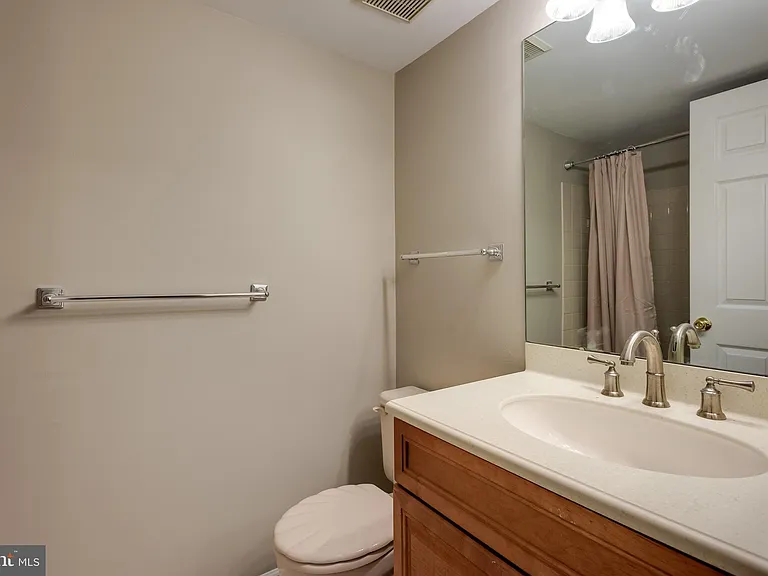 510 Washington Pl #10 — Photo 25