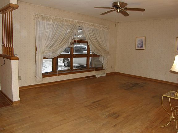 4th image of 5625 Dennis St