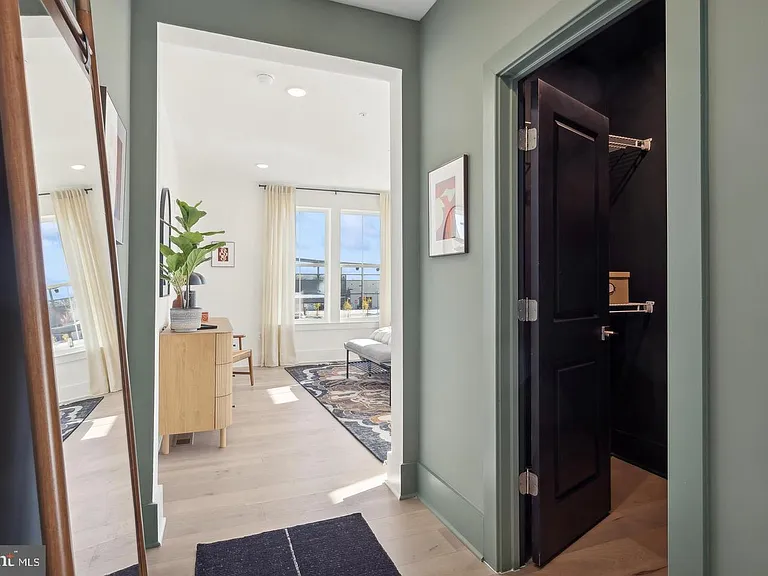 111 E Cromwell St — Photo 21