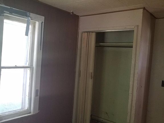 5th image of 903 Smith St
