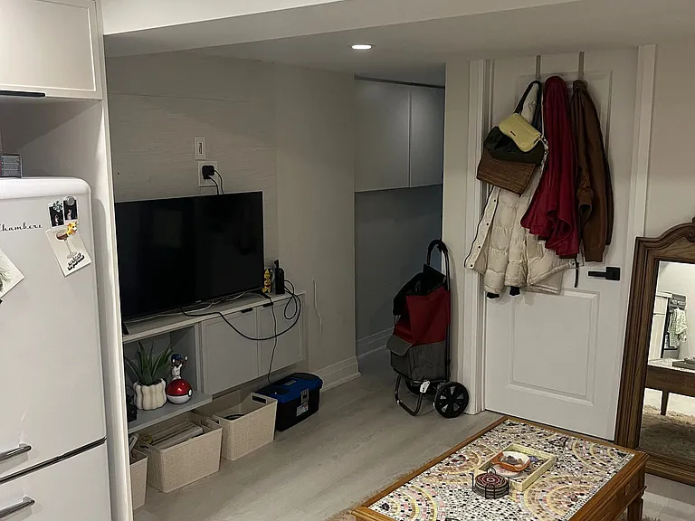 275 Euclid Ave #BASEMENT — Photo 5