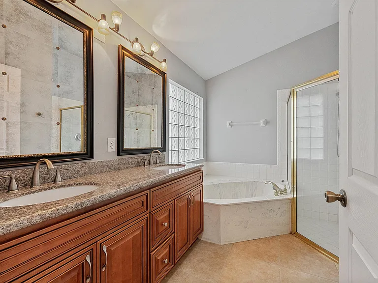 1851 Oak Berry Cir — Photo 17