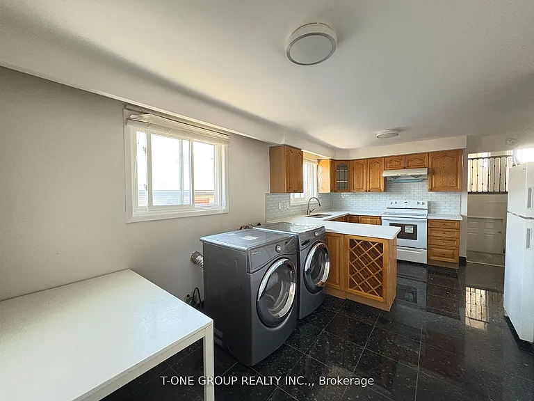 34 Navaho Dr #UPPER FL — Photo 7