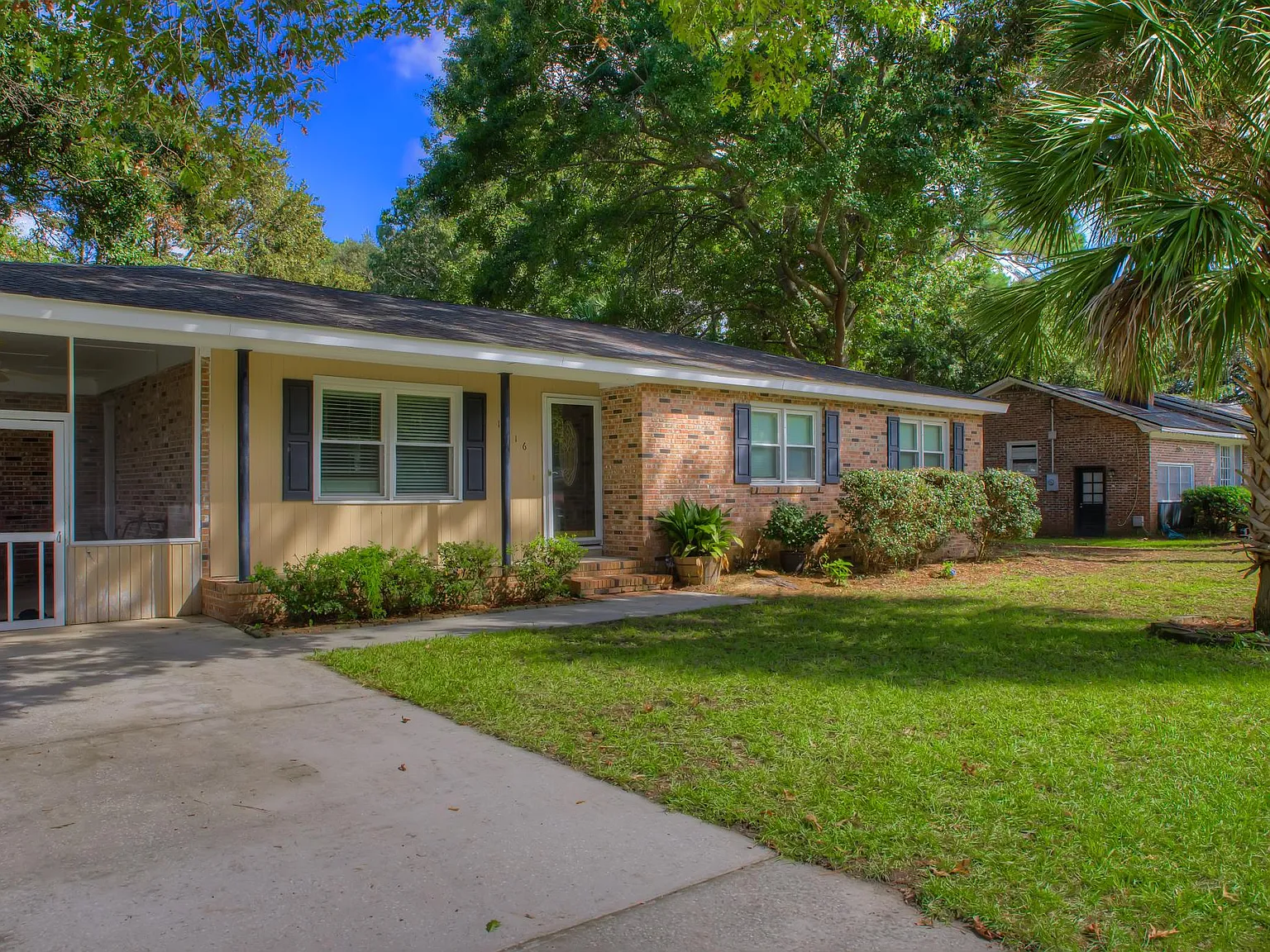 3 bed, 1.5 bath, 1325 sqft, $3,600 — Photo 3