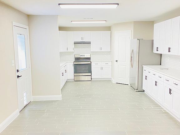 5th image of 1612 Arbuckle Dr