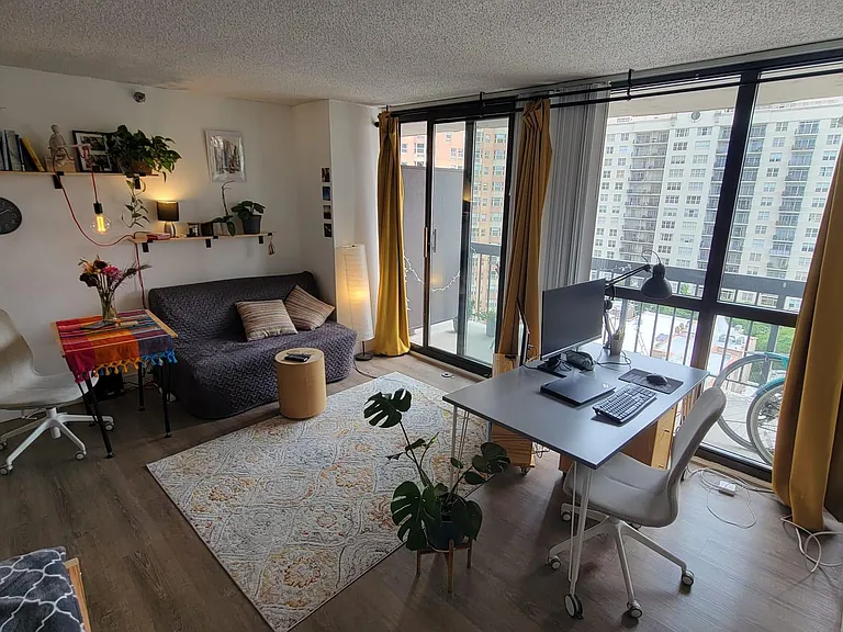 33 W Delaware Pl #13C — Photo 9