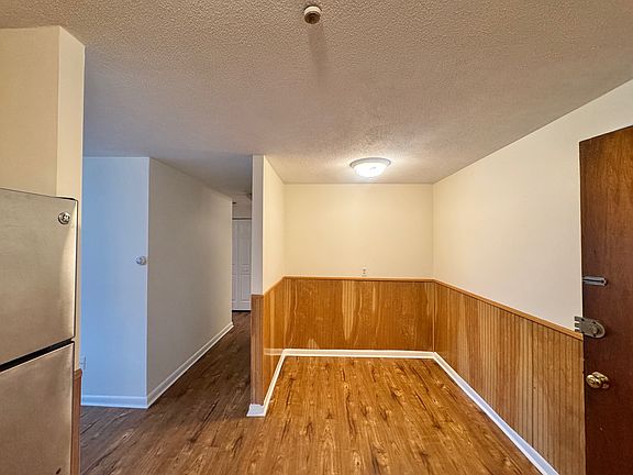 3rd image of 240 Belmont St APT 33