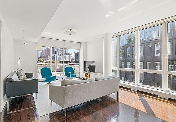 4th image of 22 Renwick St Unit Penthouse 2